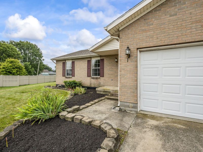 405 Patty Drive, Bradford, OH 45308 Photo 4