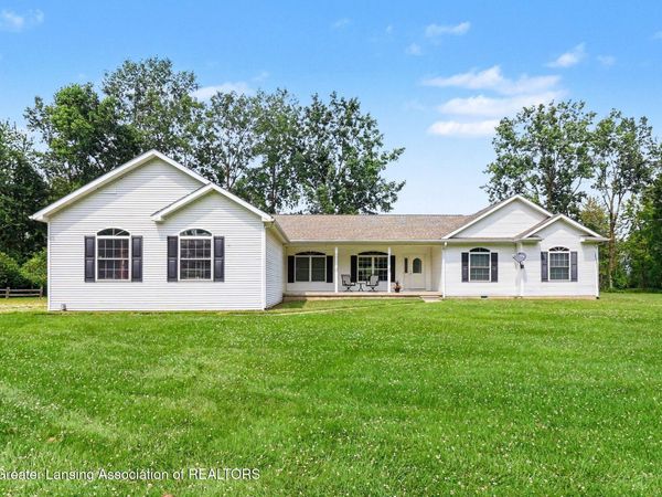 5434 S M-106 , Stockbridge, MI 49285