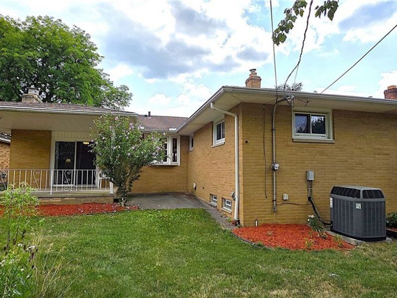 11198 Gordon Drive , Parma, OH 44130 Photo 2