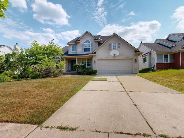 4890 N Ridgeside Circle, Ann Arbor, MI 48105