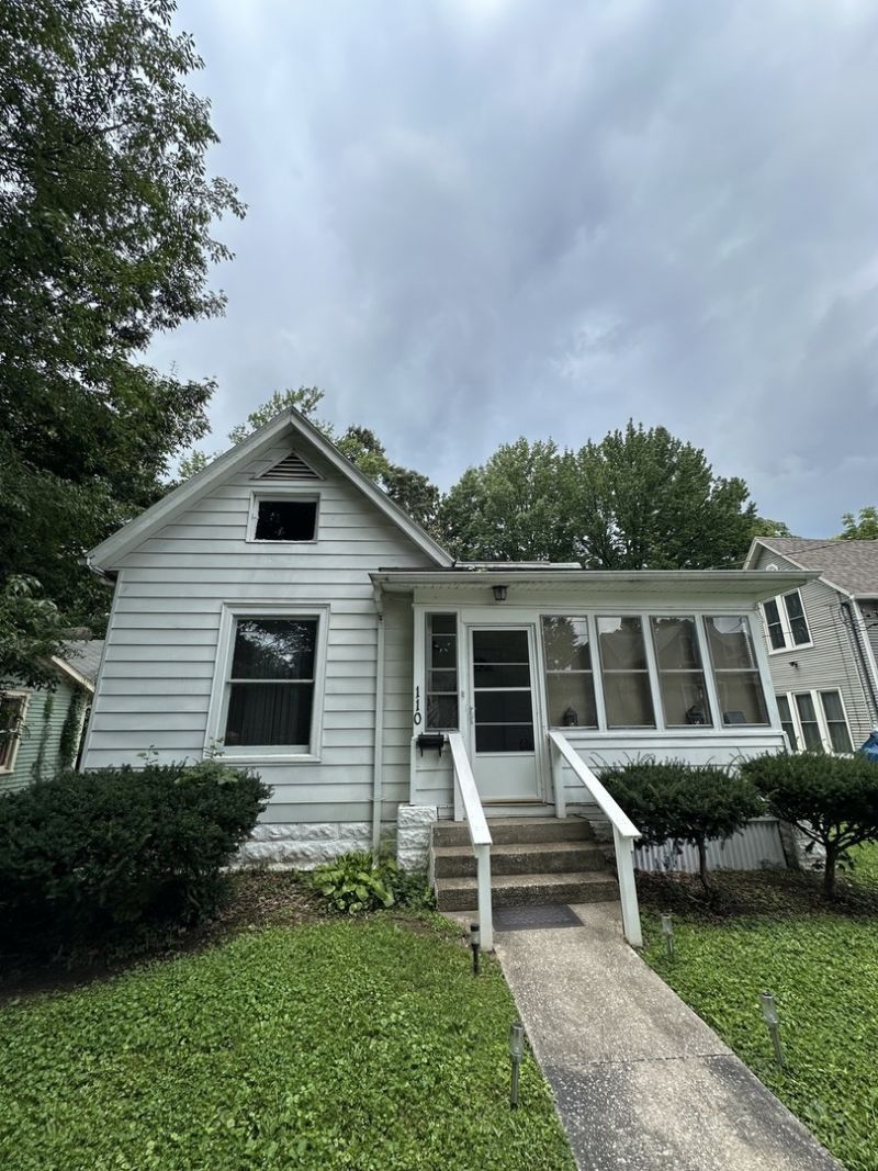 110 S Forest Avenue, Carbondale, IL 62901 Main Photo