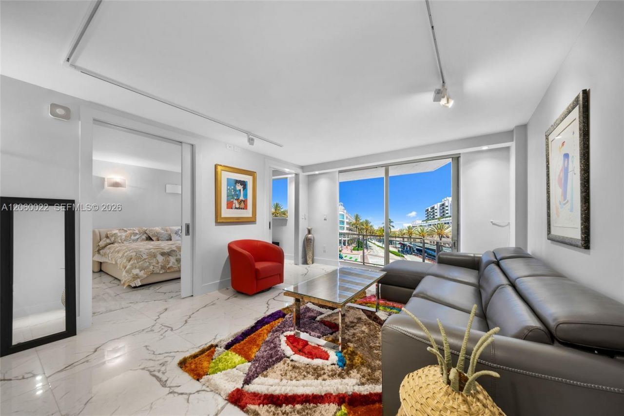 465 Ocean Dr , Unit 303, Miami Beach, FL 33139 Photo