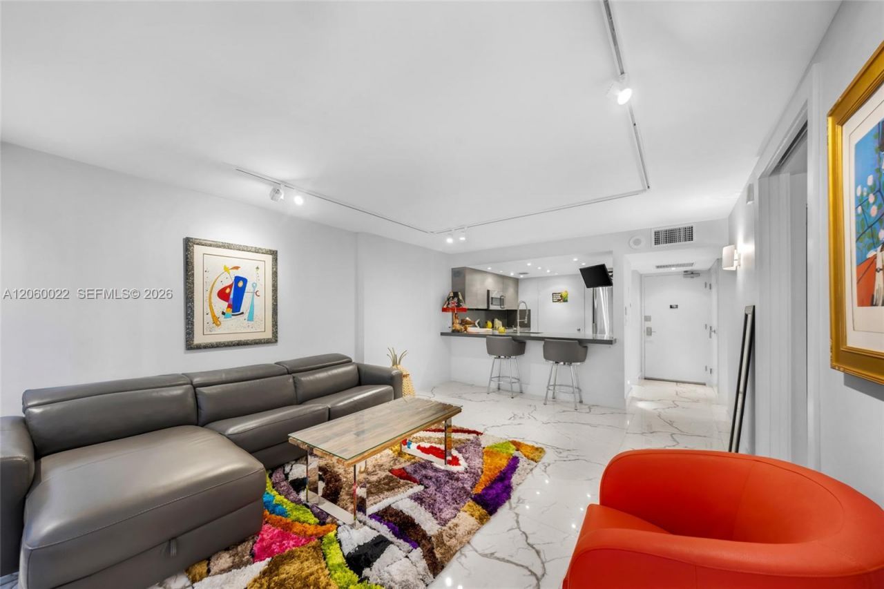 465 Ocean Dr , Unit 303, Miami Beach, FL 33139 Photo