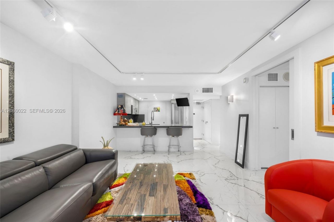 465 Ocean Dr , Unit 303, Miami Beach, FL 33139 Photo