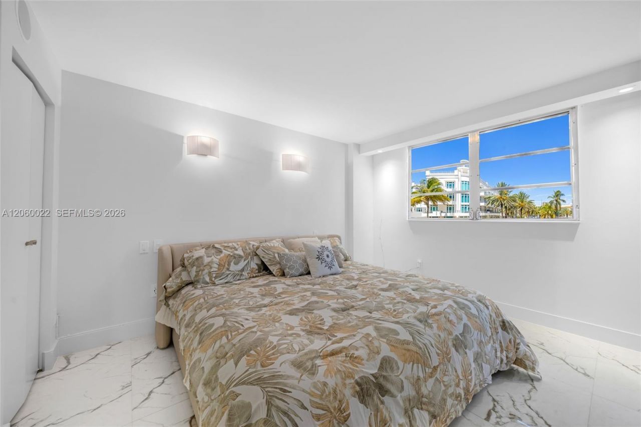465 Ocean Dr , Unit 303, Miami Beach, FL 33139 Photo