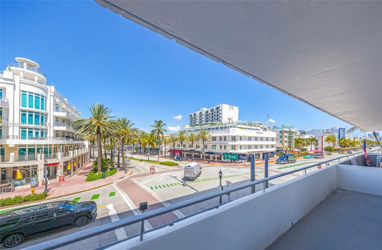 465 Ocean Dr , Unit 303, Miami Beach, FL 33139 Photo