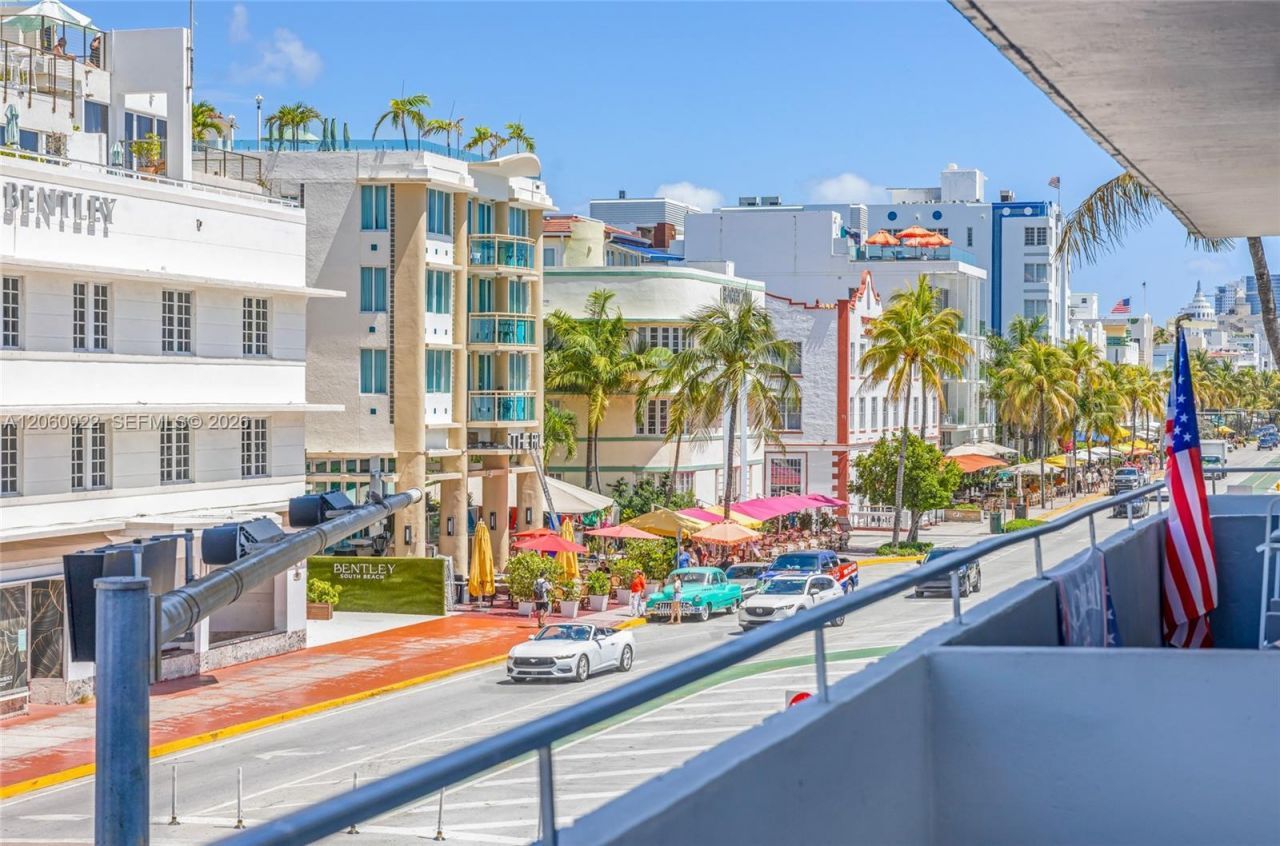 465 Ocean Dr , Unit 303, Miami Beach, FL 33139 Photo