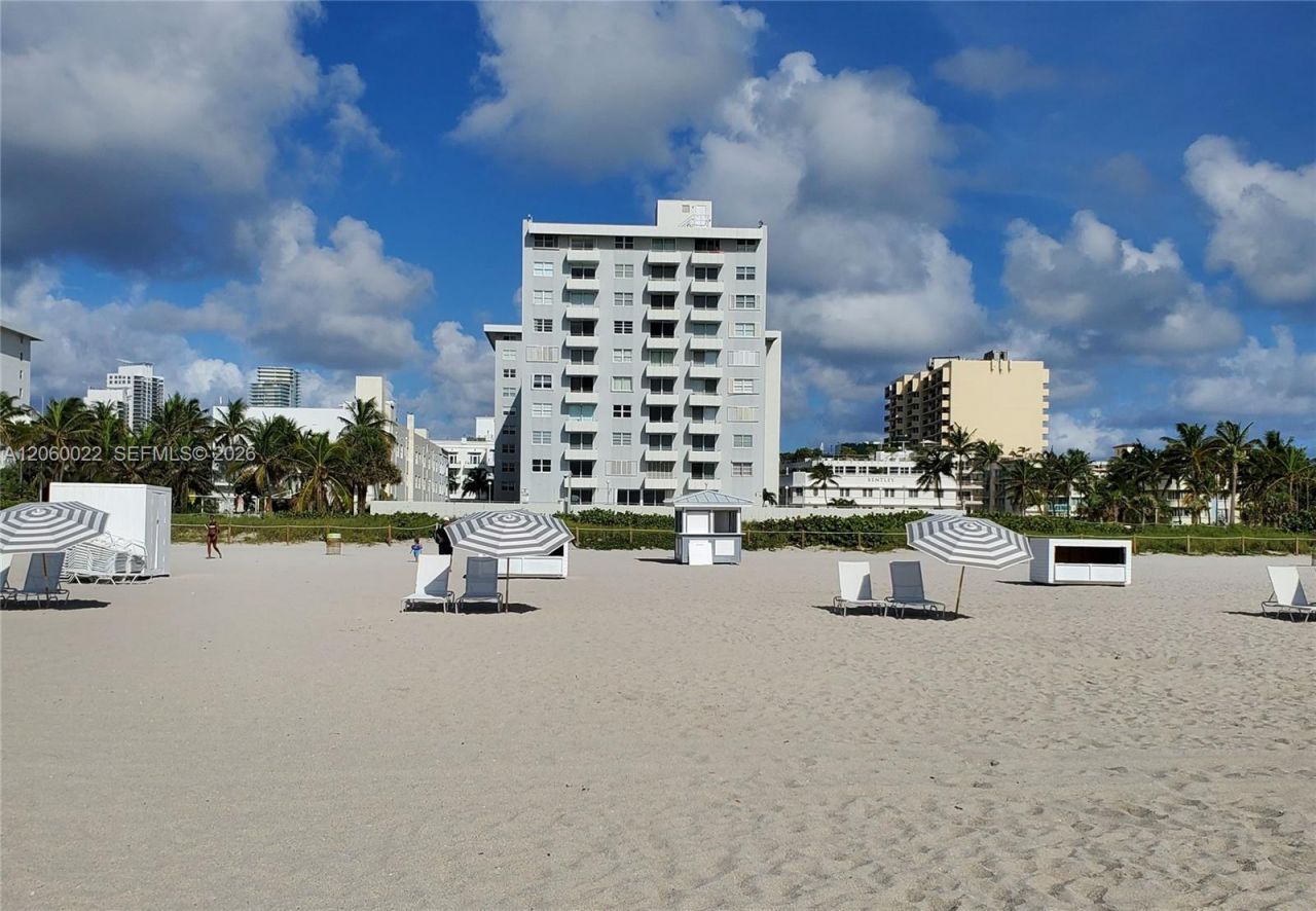465 Ocean Dr , Unit 303, Miami Beach, FL 33139 Photo