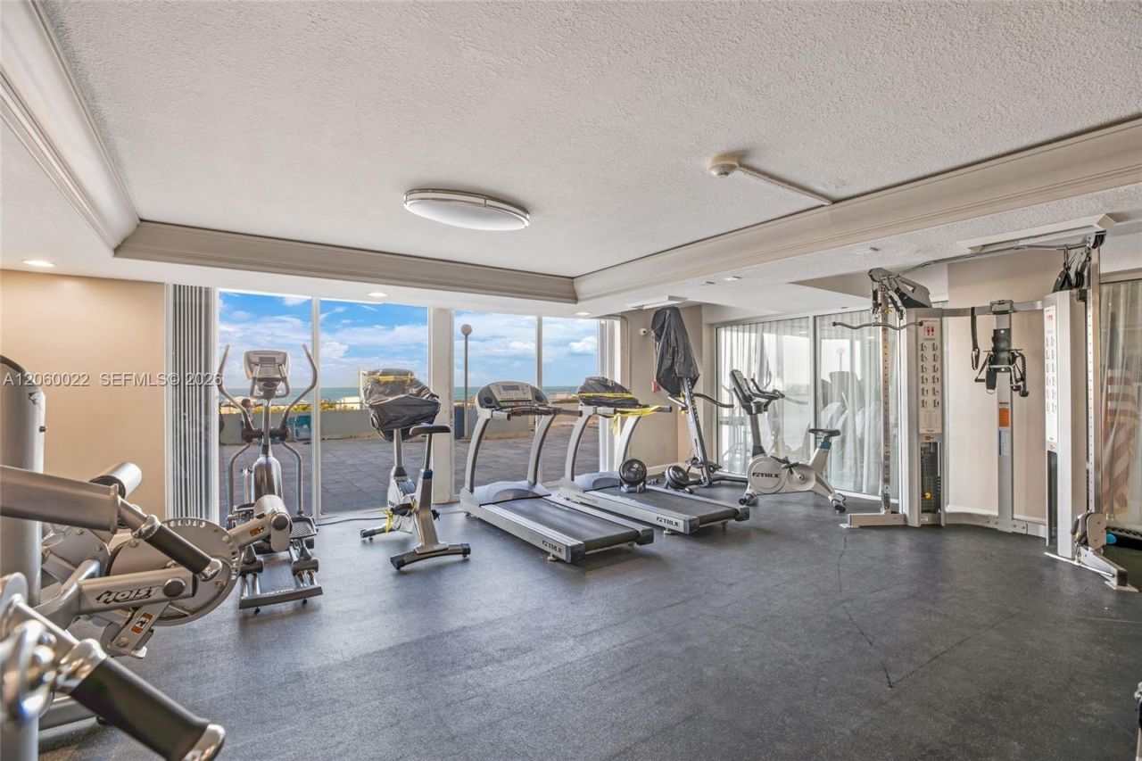 465 Ocean Dr , Unit 303, Miami Beach, FL 33139 Photo