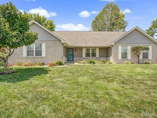 113 Suburban Drive , Smithton, IL 62285