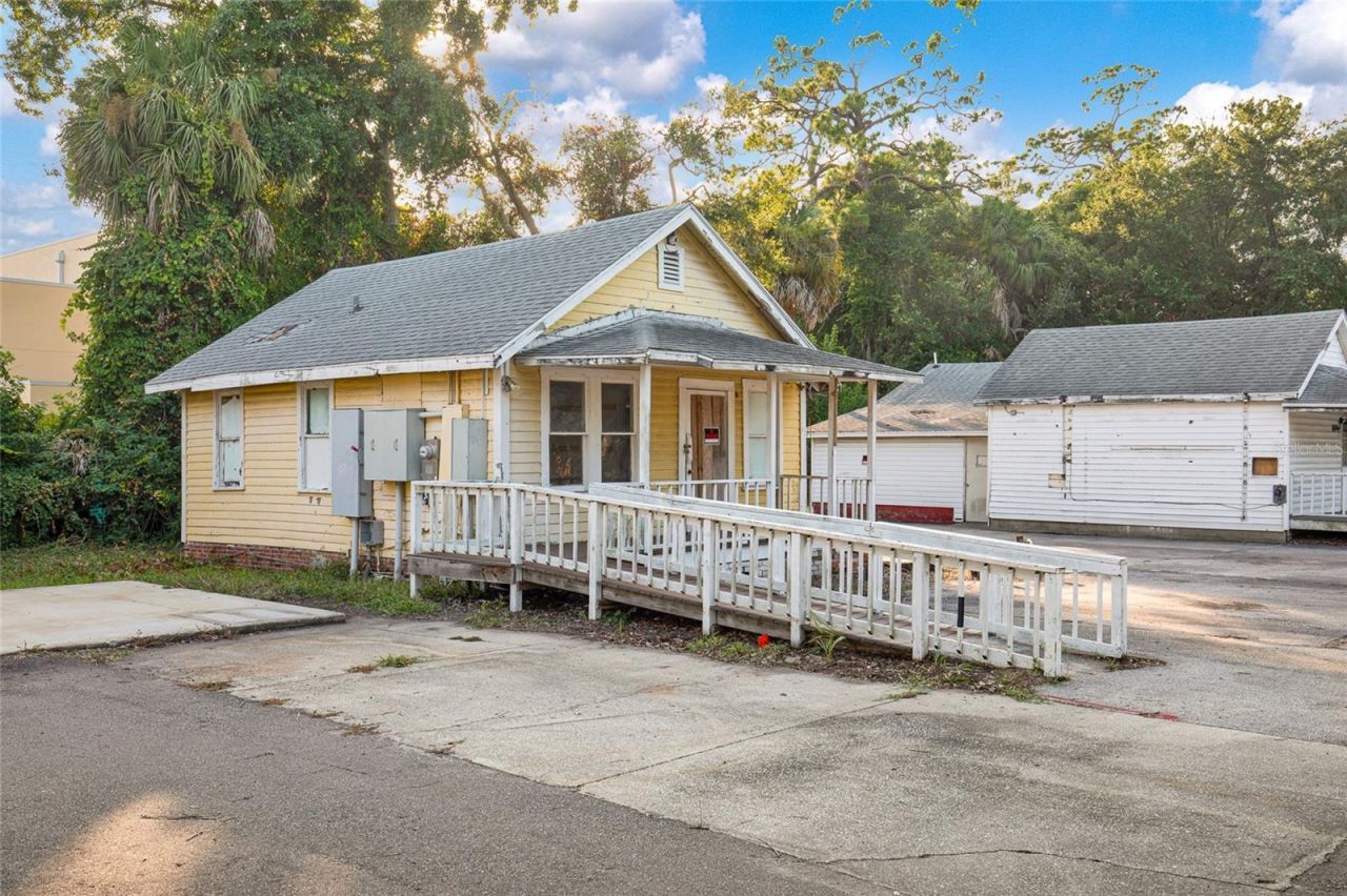 1042 N Dixie Freeway, New Smyrna Beach, FL 32168 Photo