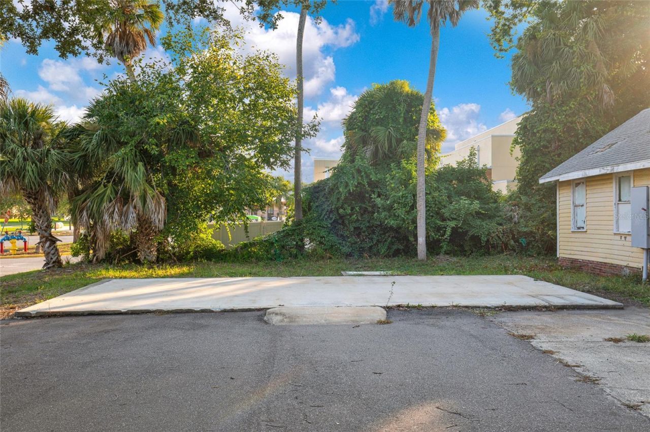 1042 N Dixie Freeway, New Smyrna Beach, FL 32168 Photo