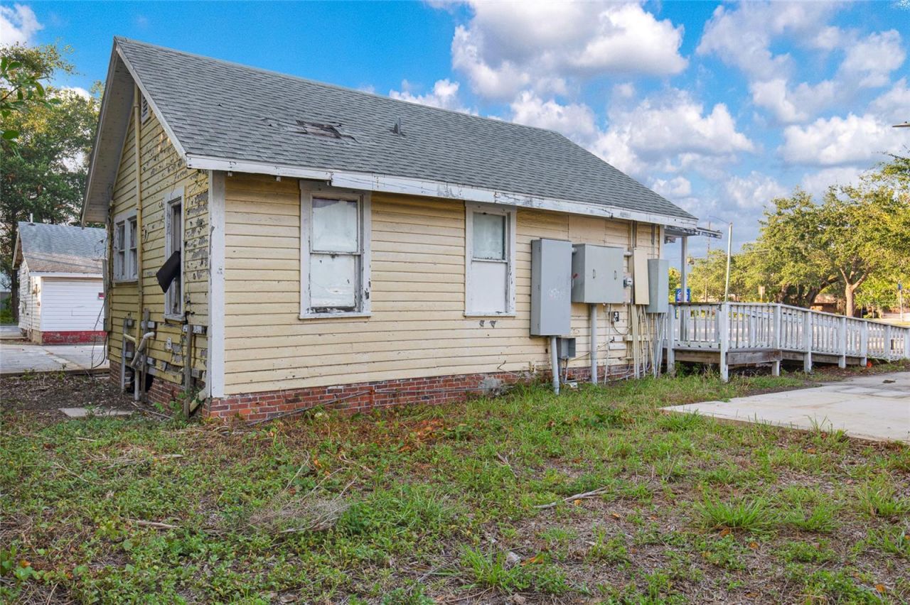 1042 N Dixie Freeway, New Smyrna Beach, FL 32168 Photo