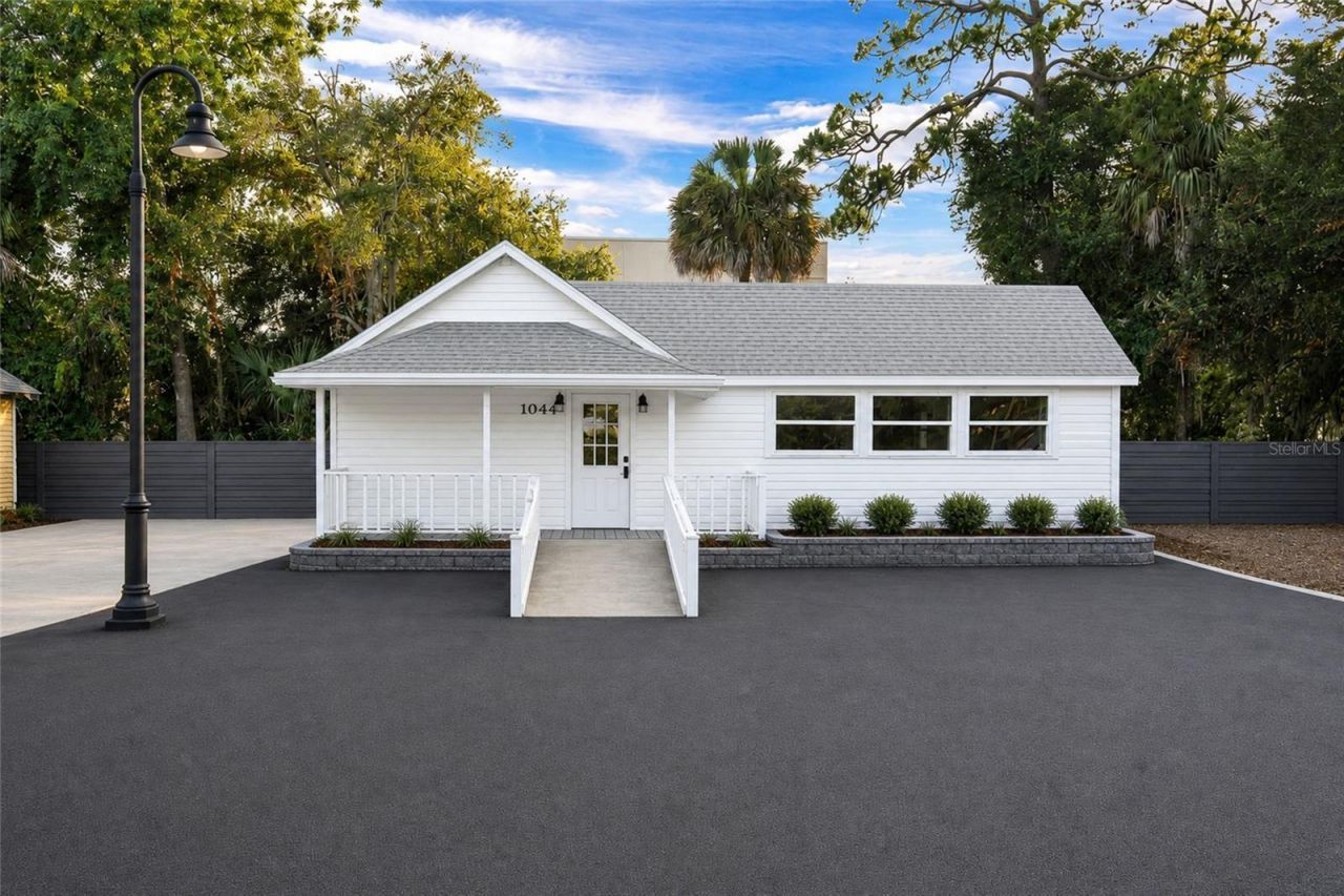 1042 N Dixie Freeway, New Smyrna Beach, FL 32168 Photo