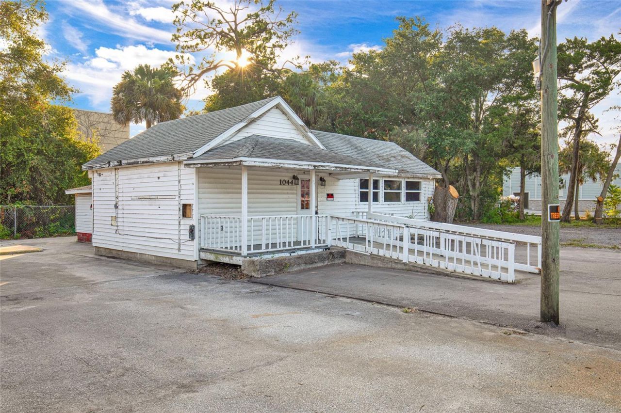1042 N Dixie Freeway, New Smyrna Beach, FL 32168 Photo