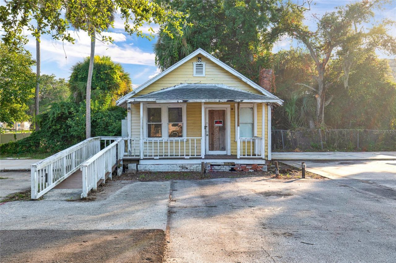 1042 N Dixie Freeway, New Smyrna Beach, FL 32168 Photo