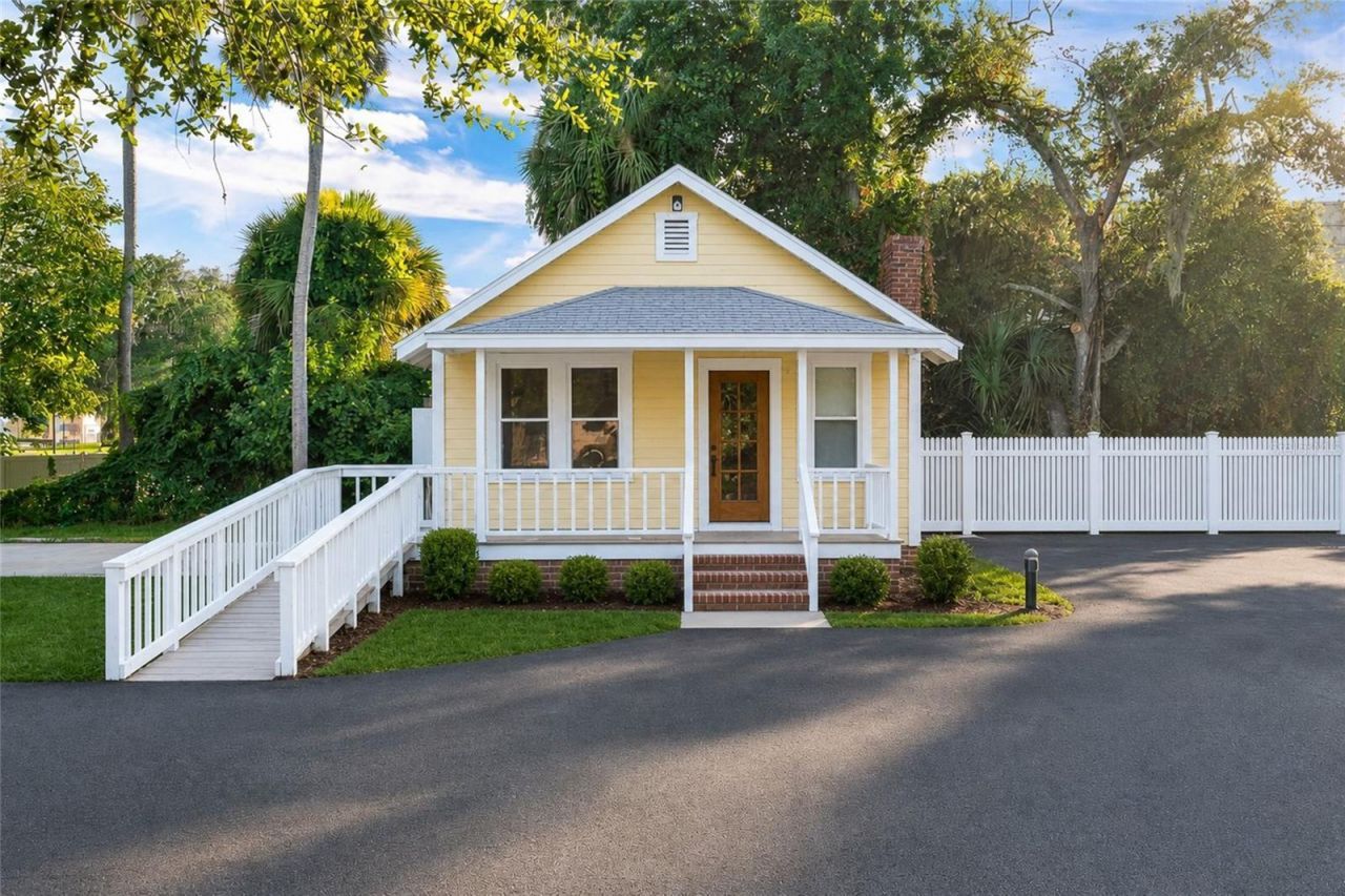 1042 N Dixie Freeway, New Smyrna Beach, FL 32168 Photo