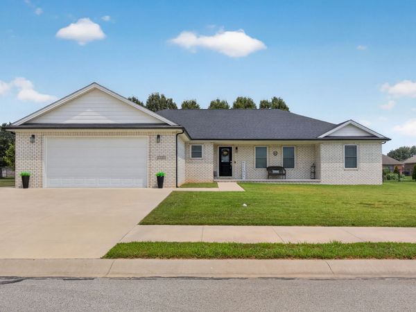 1723 Bell Ford Drive W, Seymour, IN 47274