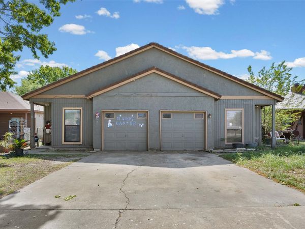 911 Crockett ST, Unit A, Lockhart, TX 78644