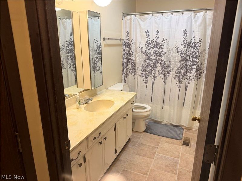 1514 Clairmont Avenue , Cambridge, OH 43725 Photo 10