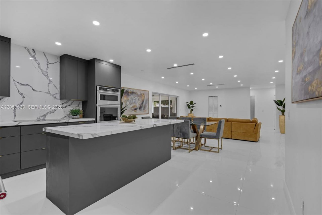 15230 NE 2nd Ave , Miami, FL 33162 Photo