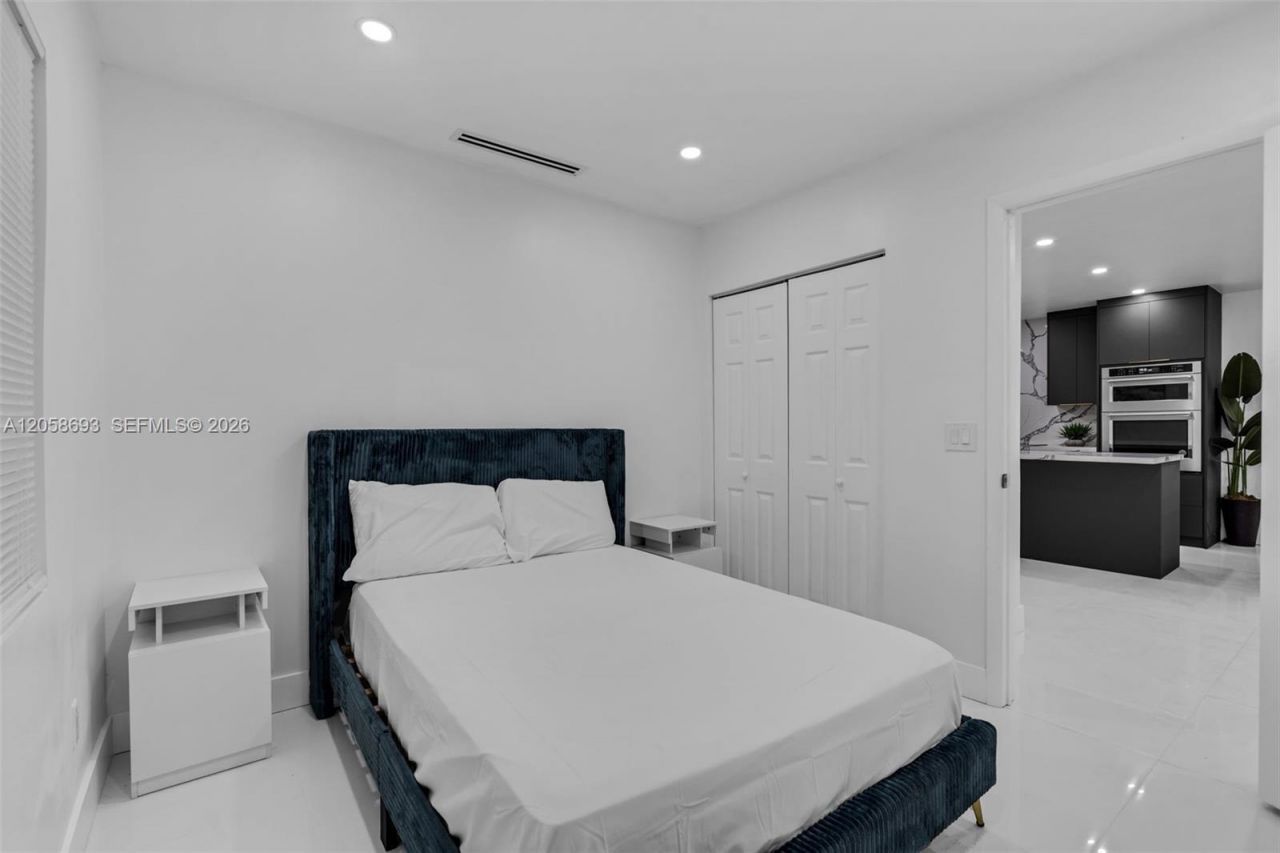 15230 NE 2nd Ave , Miami, FL 33162 Photo