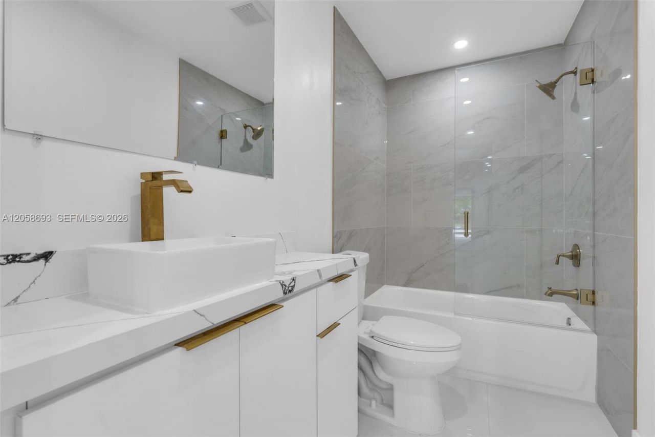 15230 NE 2nd Ave , Miami, FL 33162 Photo