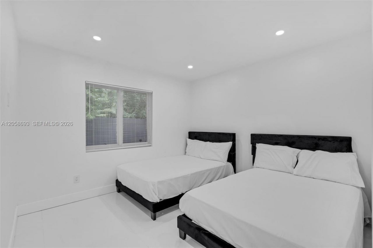 15230 NE 2nd Ave , Miami, FL 33162 Photo