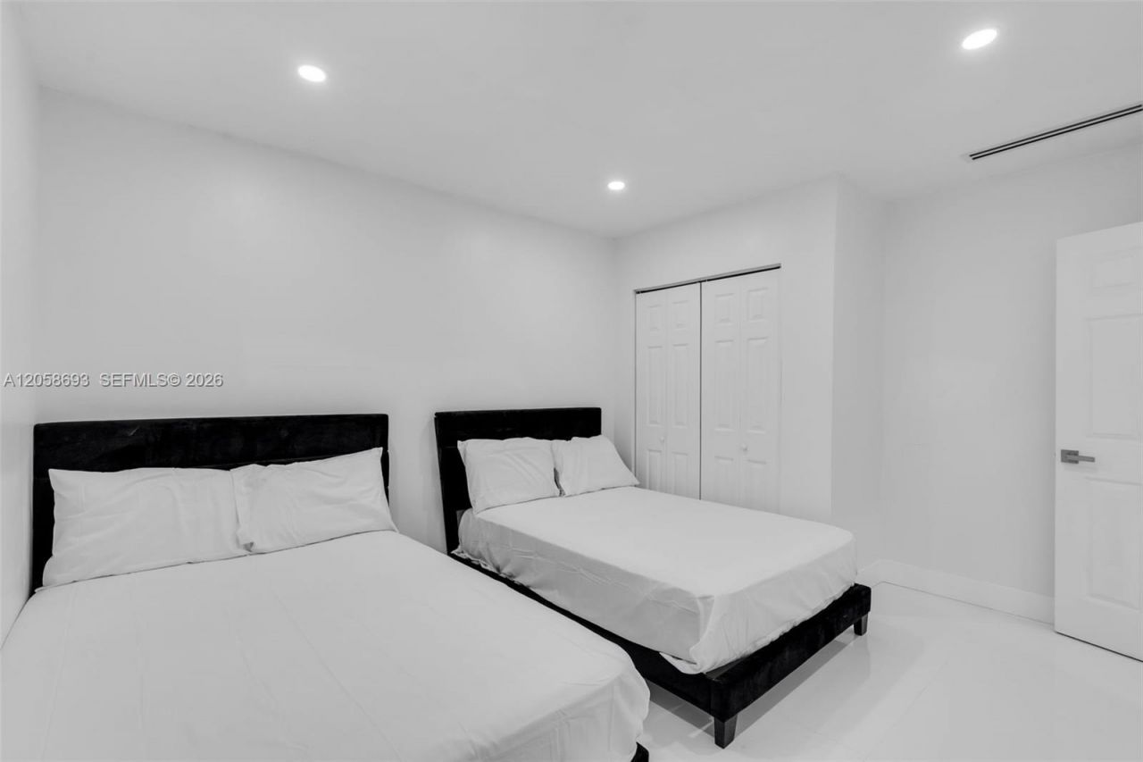 15230 NE 2nd Ave , Miami, FL 33162 Photo