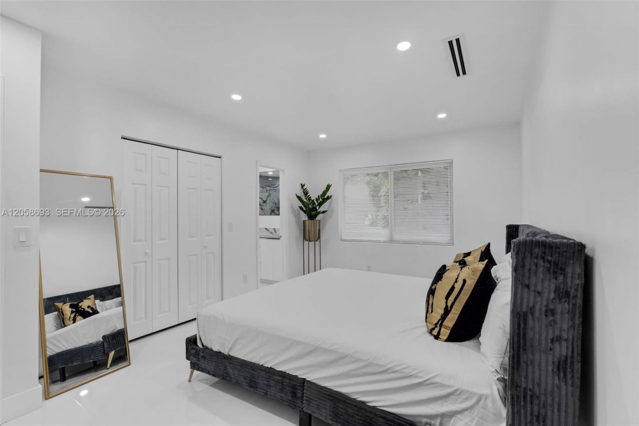 15230 NE 2nd Ave , Miami, FL 33162 Photo