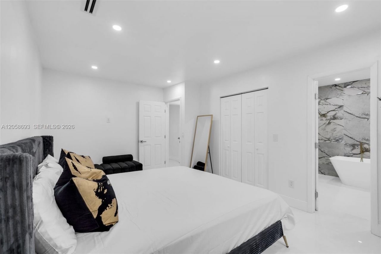 15230 NE 2nd Ave , Miami, FL 33162 Photo