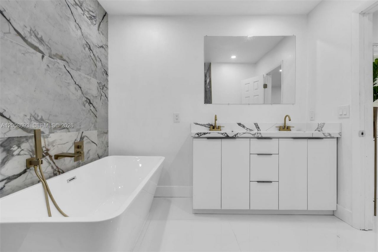 15230 NE 2nd Ave , Miami, FL 33162 Photo