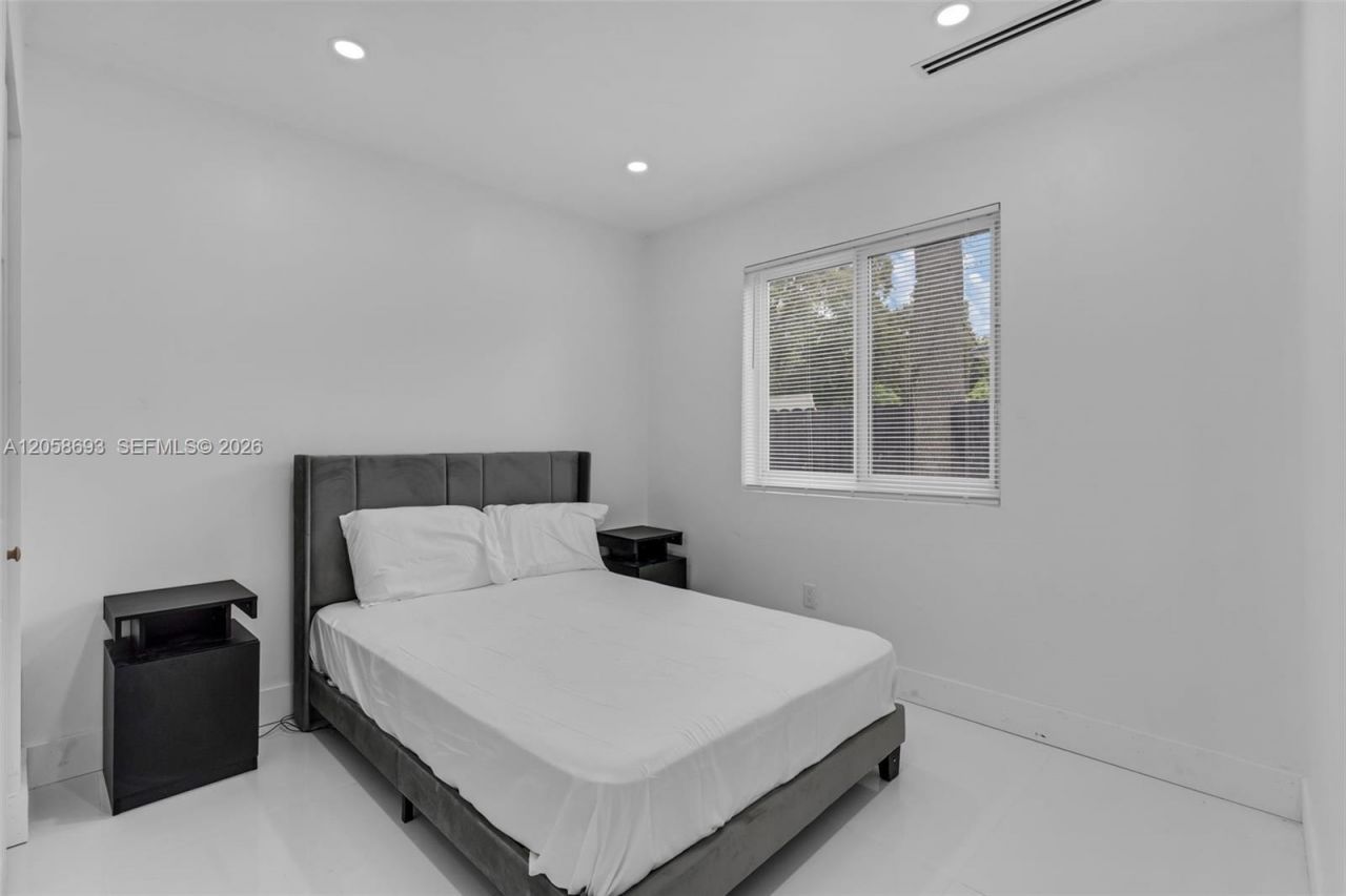 15230 NE 2nd Ave , Miami, FL 33162 Photo