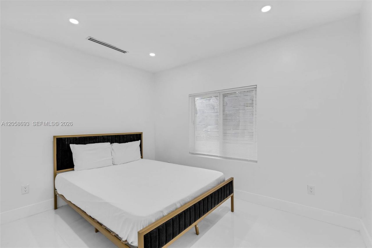 15230 NE 2nd Ave , Miami, FL 33162 Photo