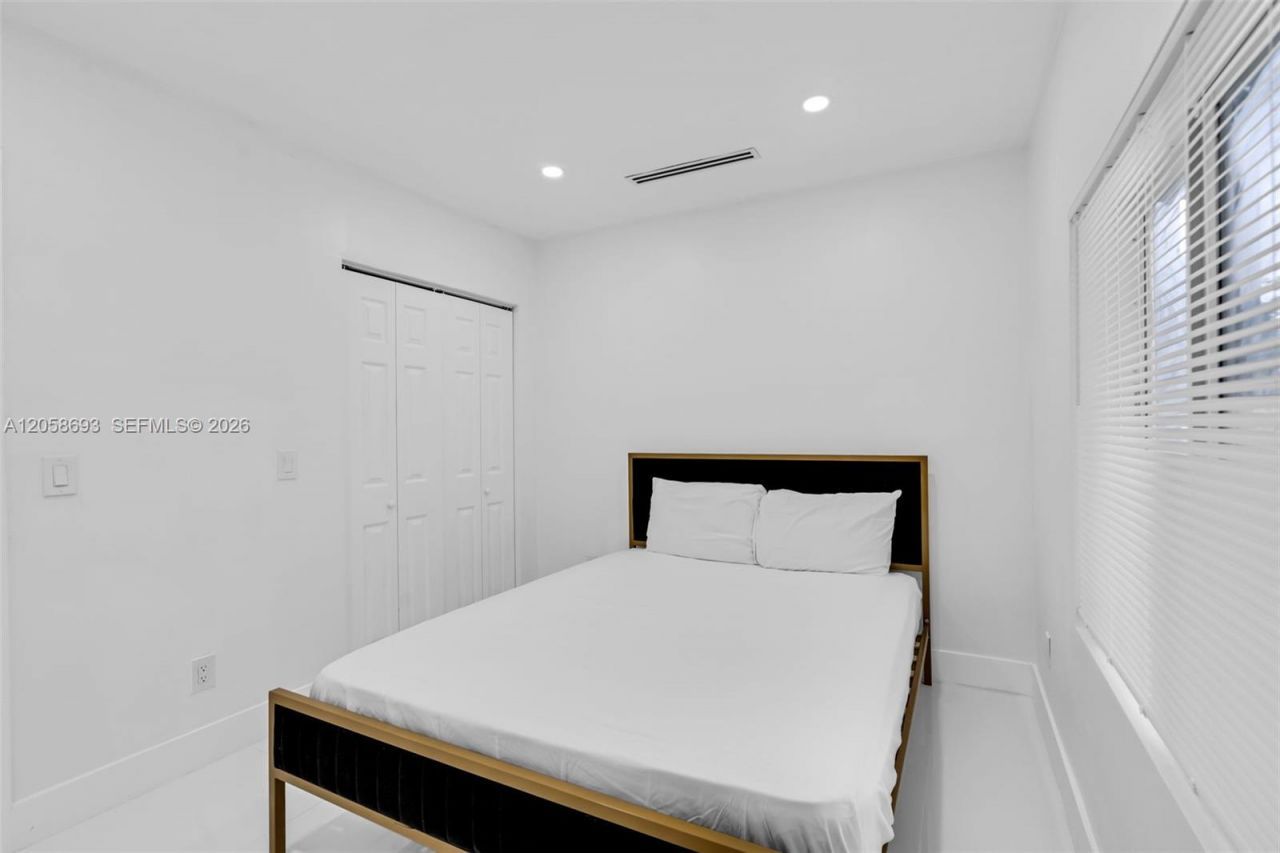 15230 NE 2nd Ave , Miami, FL 33162 Photo