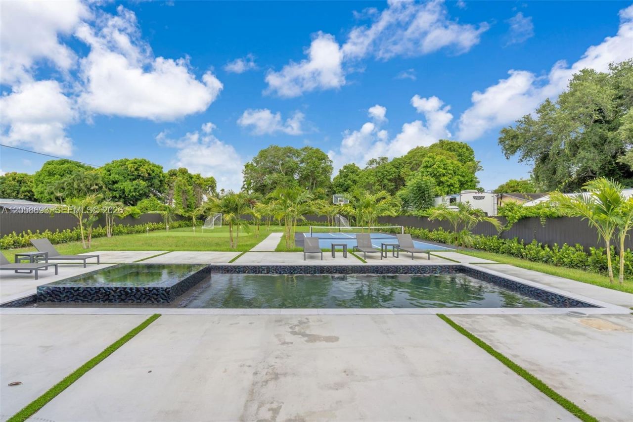 15230 NE 2nd Ave , Miami, FL 33162 Photo