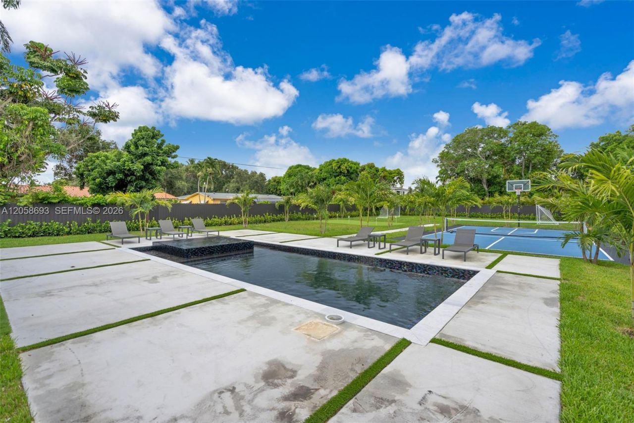 15230 NE 2nd Ave , Miami, FL 33162 Photo