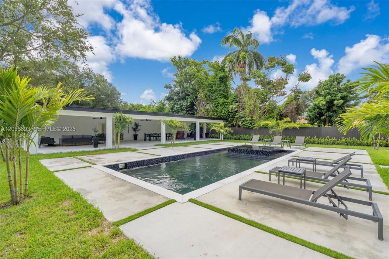 15230 NE 2nd Ave , Miami, FL 33162 Photo