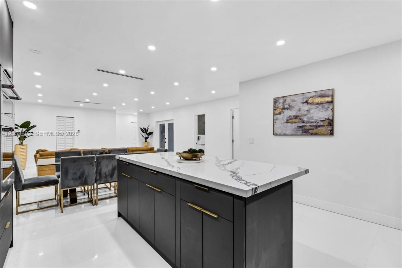 15230 NE 2nd Ave , Miami, FL 33162 Photo