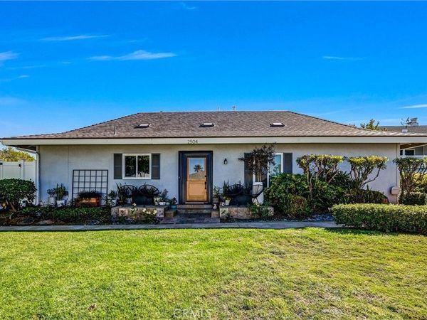 2504 University, Newport Beach, CA 92660