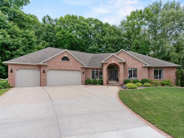 1036 COPRINUS COURT, Green Bay, WI 54313