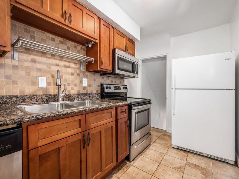 111 E Selby Boulevard , Worthington, OH 43085 Photo 14