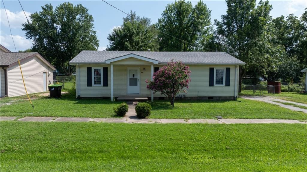 304 E Mason Street, La Monte, MO 65337 Main Photo