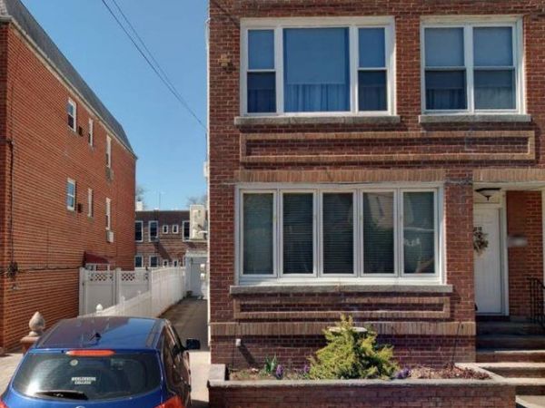 70-22 68th Street , Glendale, NY 11385