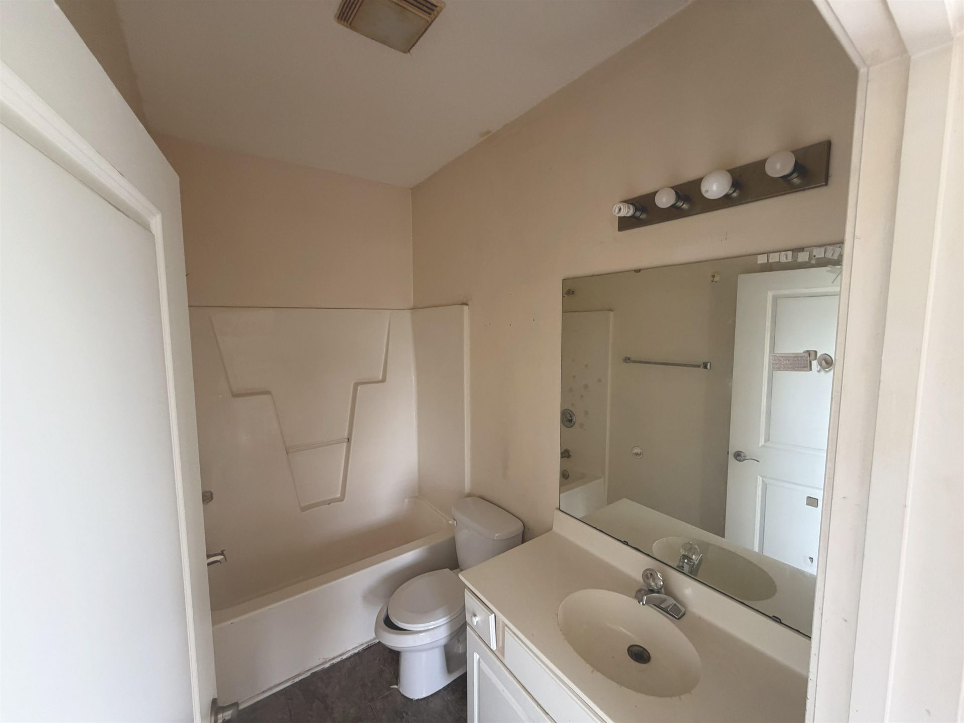 248 Sun Colony Blvd.  Photo 18