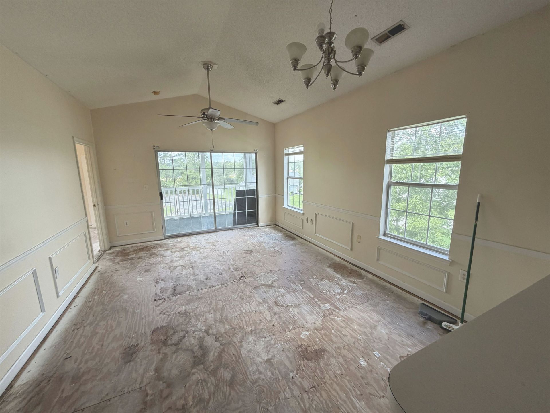 248 Sun Colony Blvd.  Photo 6