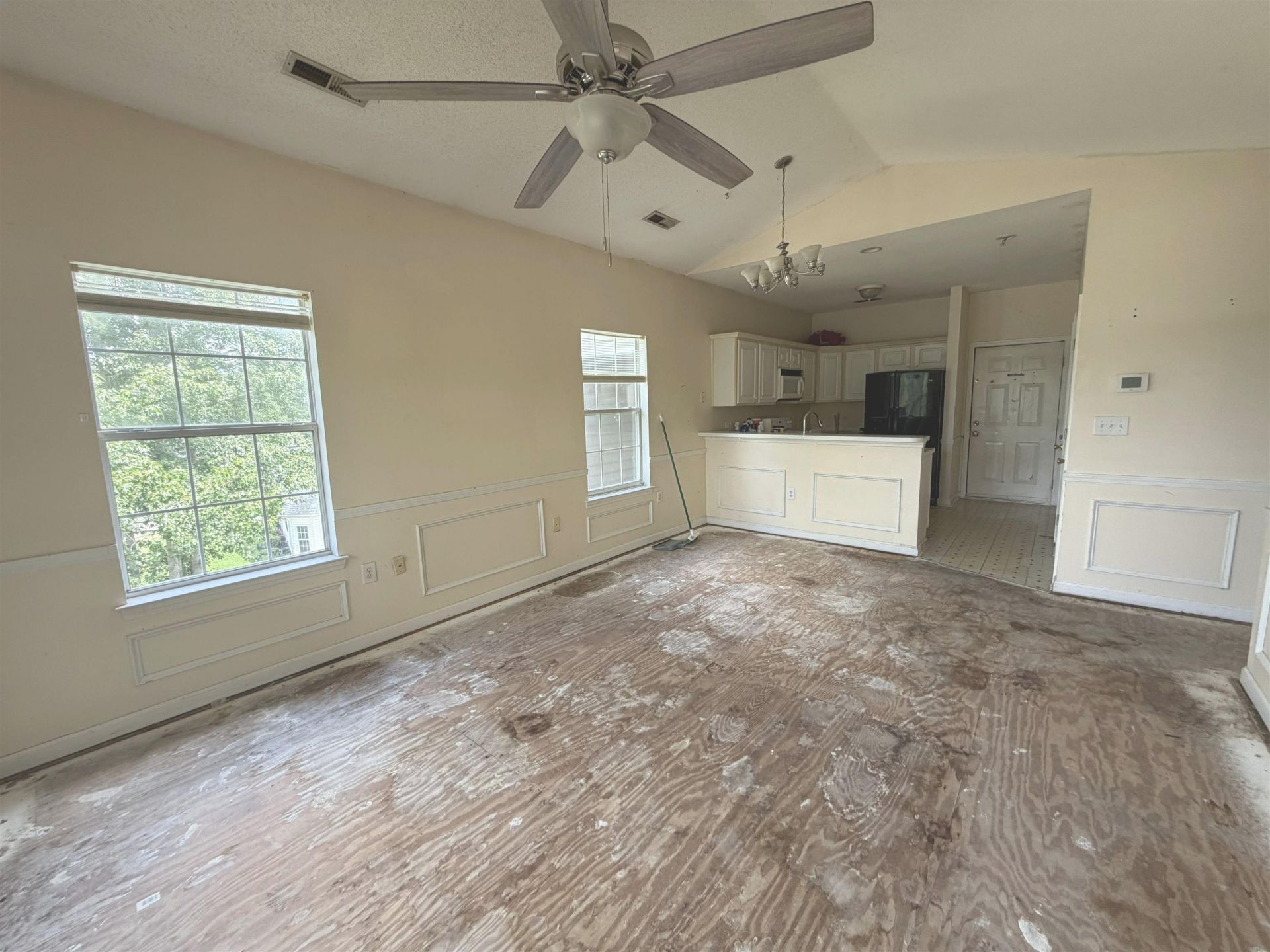 248 Sun Colony Blvd.  Photo 7