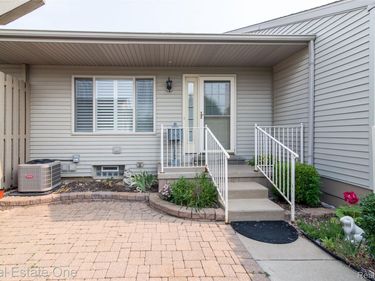 61702 Williamsburg Drive, Unit 2, South Lyon, Mi 48178