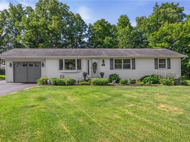 244 Farmview Drive, Macedon, NY 14502