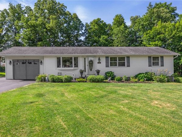 244 Farmview Drive , Macedon, NY 14502